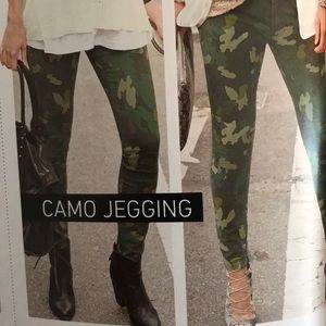 Cabi clover camo jagging, size 8, EUC, So fun!